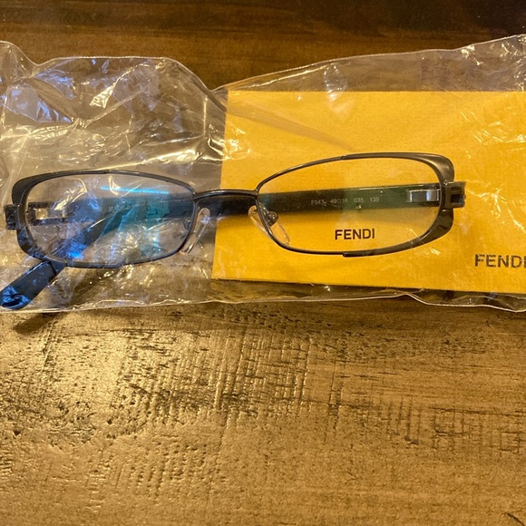 Fendi Eyeglasses Frame with Certificate of Authenticity F943 Unisex - Picture 2 of 9